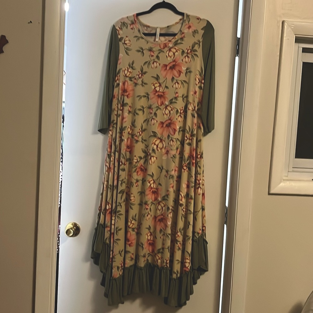 NWOT Floral Beige Dress